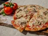 Pizza Prosciutto Funghi Pizza Prosciutto Funghi