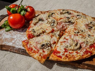 Pizza Prosciutto Funghi